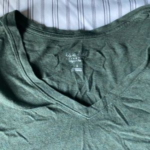 Green tshirt maternity